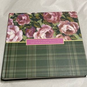 NWOT Dayspring Cards Photo Album, holds 100  4x6 pictures